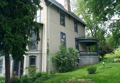 729 W 6th St, Davenport, IA 52802 - photo 6