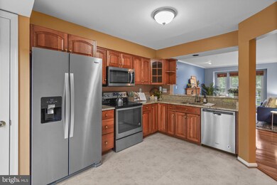 9505 Aspenwood Place, Montgomery Village, MD 20886 - photo 3