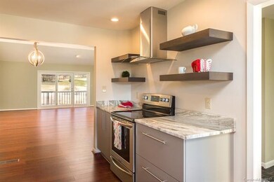 Open Floorplan. Enjoy this new chef's kitchen.