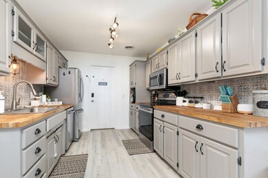 2027 S Village Ln, Bolivar, MO 65613 - photo 7