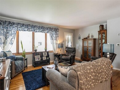 909 S 14th Ave W, Newton, IA 50208 - photo 5