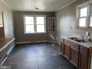 806 Silver Ave, Essex, MD 21221 - photo 6