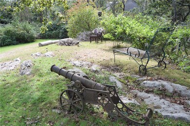 105 Ruggles Ave, Newport, RI 02840 - photo 4