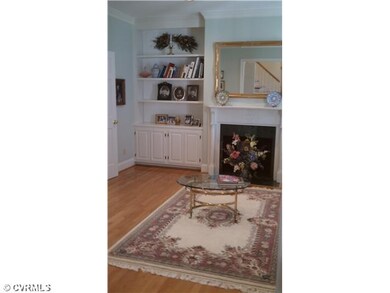 Living Room - Built-in Bookcases and Crown Molding