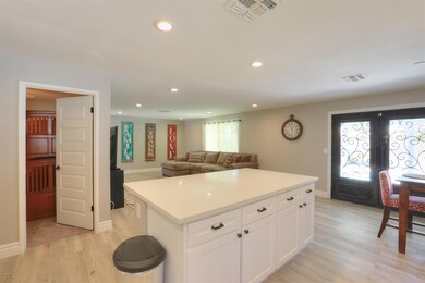 2744 S PECAN