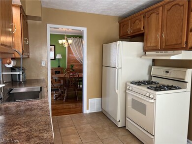 All kitchen appliances stay