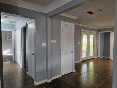 909 Phillips St, Cleburne, TX 76033 - photo 2