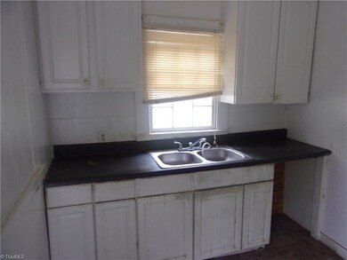 1900 Apex Place, High Point, NC 27260 - photo 5