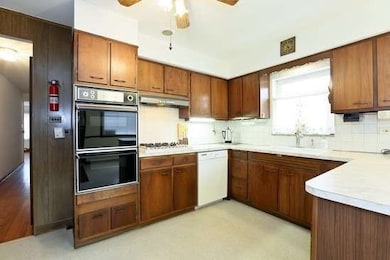 1018 Westchester Blvd, Westchester, IL 60154 - photo 3