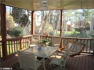 Porch - Screened porch offers additional lounge/di