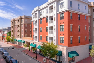 03_15 Middle St, Unit 208_MorneauStudios