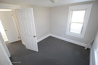 Old style molding throughout