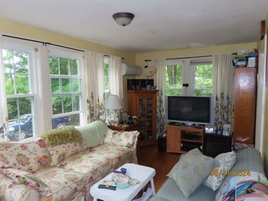 566 Pembroke St, Concord, NH 03301 - photo 5