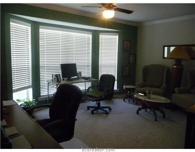 Studio/Study/Office.