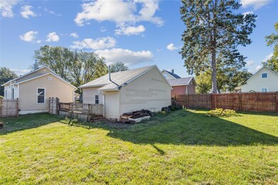 123 E 8th St S, Newton, IA 50208 - photo 3