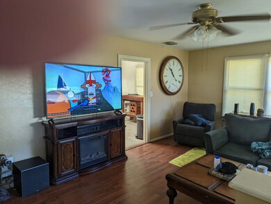 411 Fulton St, Fredericksburg, TX 78624 - photo 4