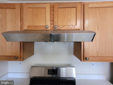 2051 Hunting Ridge Dr, Owings Mills, MD 21117 - photo 4