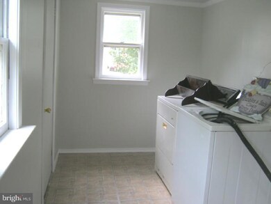 227 N Penn St, Spring City, PA 19475 - photo 7