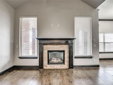 1004 Lindsey Ln, Moore, OK 73160 - photo 7