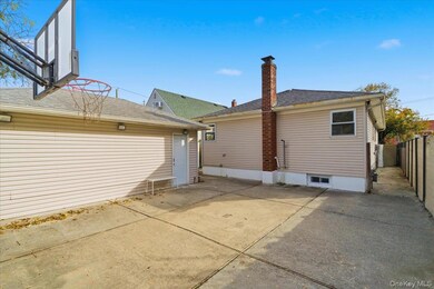 1040 Brookside Ave, Uniondale, NY 11553 - photo 3