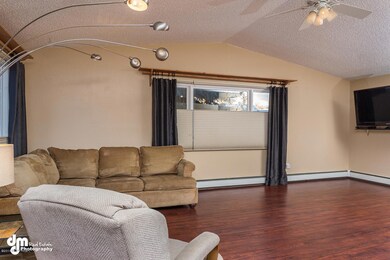 1605 Cara Loop Anchorage AK-large-004-27