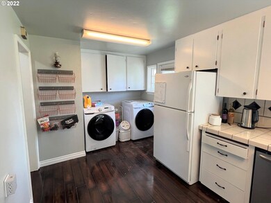 712 E 8th St, Newberg, OR 97132 - photo 5