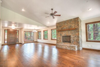 04-Living Room1
