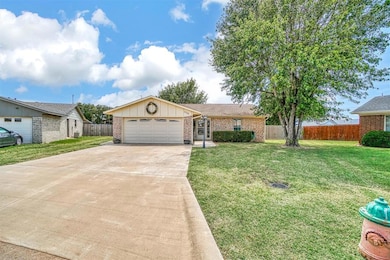 Ranch-style house featuring a garage and a front l
