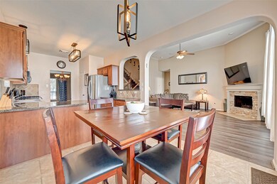 Breakfast and kitchen with updated lighting, 18