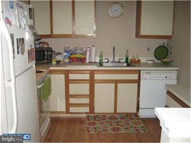 236 Colette Ct unit 1310, Levittown, PA 19057 - photo 5