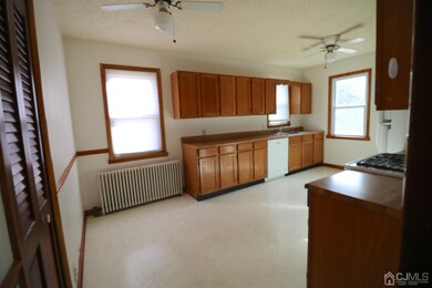 Large eat in Kitchen with pantry Closet