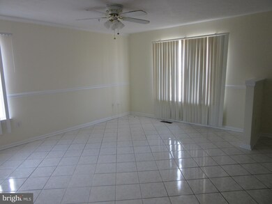 7 Tamers Ct, Windsor Mill, MD 21244 - photo 2