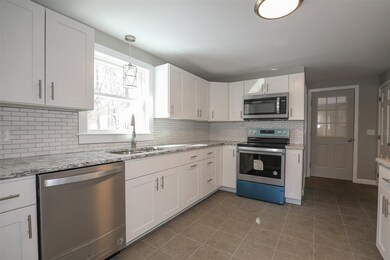 36 Wire Rd, MerriMacK, NH 03054 - photo 3