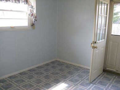 104 Siesta Rd, Carpentersville, IL 60110 - photo 7