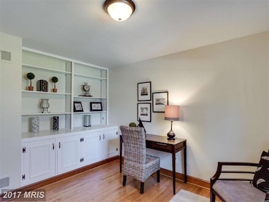 6678 Van Winkle Dr, Falls Church, VA 22044 - photo 3