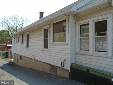 232 S 3rd St, Chambersburg, PA 17201 - photo 5