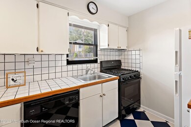 12-Int6 Kitchen