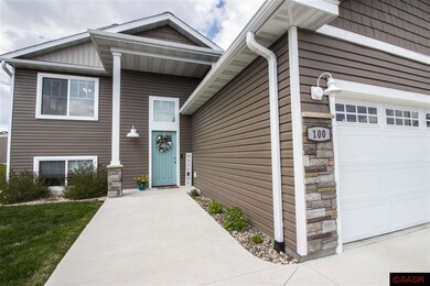 100 Pelican Ct, Mankato, MN 56001 - photo 2