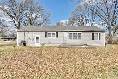 217 W Shawnee St, Gardner, KS 66030 - photo 3