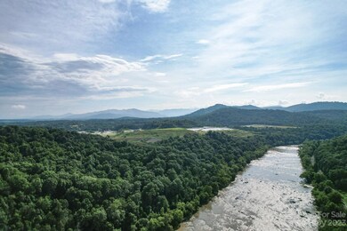 20 Minutes to Downtown Asheville