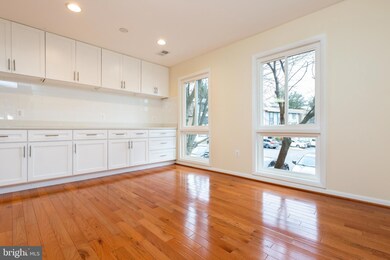 9505 Barcellona Ct, Fairfax, VA 22031 - photo 4