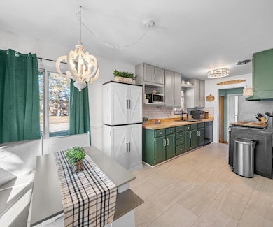 36650 Thinbark St, Wayne, MI 48184 - photo 2