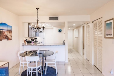 Kitchen with pendant lighting, light tile patterne