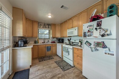 7204 Bucknell Dr, Dallas, TX 75214 - photo 4