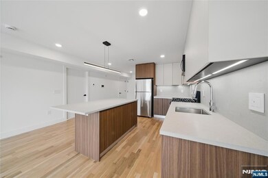 11 W Railroad Ave unit 5, Tenafly, NJ 07670 - photo 4