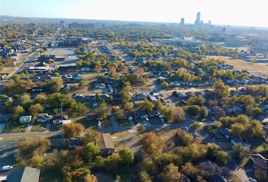 933 NE 30th St, Oklahoma City, OK 73105 - photo 3