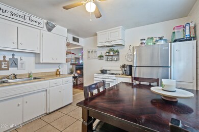 2112 E Lemon St-11