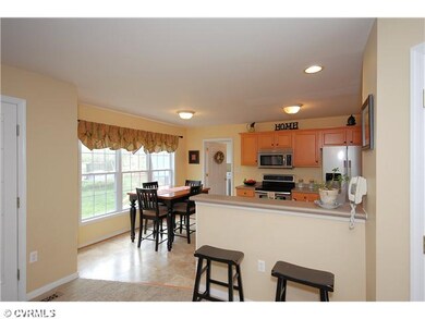 Kitchen - Eat-in Kitchen!