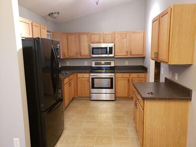 4498 Trickle Creek Ln, Columbus, OH 43228 - photo 4