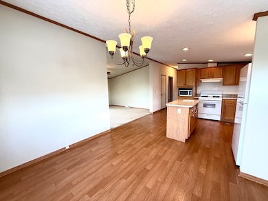 461 Meadowlark Cir unit A, Sandwich, IL 60548 - photo 3